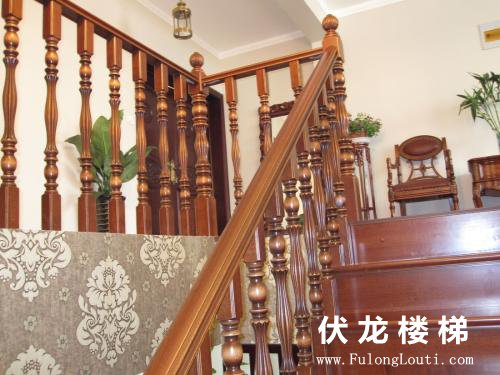 实木整体楼梯+平护栏